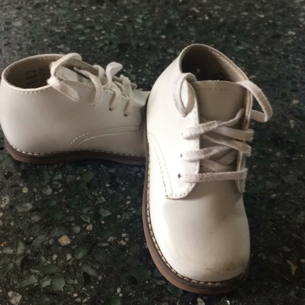 FootMates white toddler high top shoes